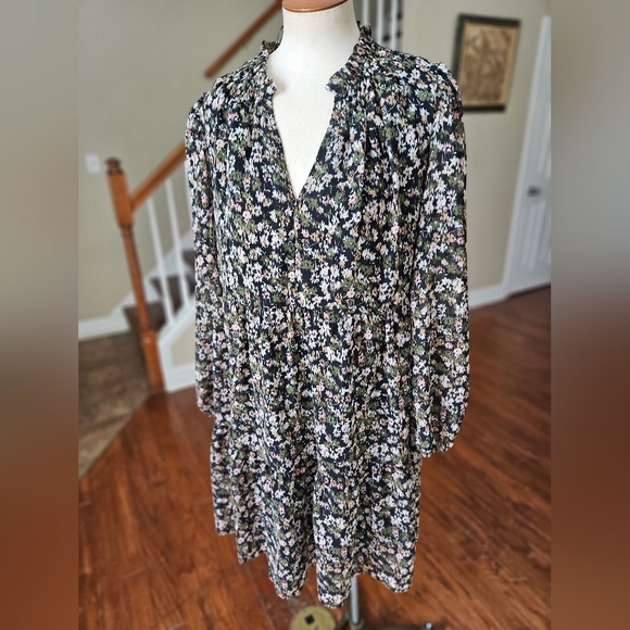 Time and Tru Dresses & Skirts - Women's Medium Time and Tru Black Floral Tiered V‑Neck Long Sleeve Dress